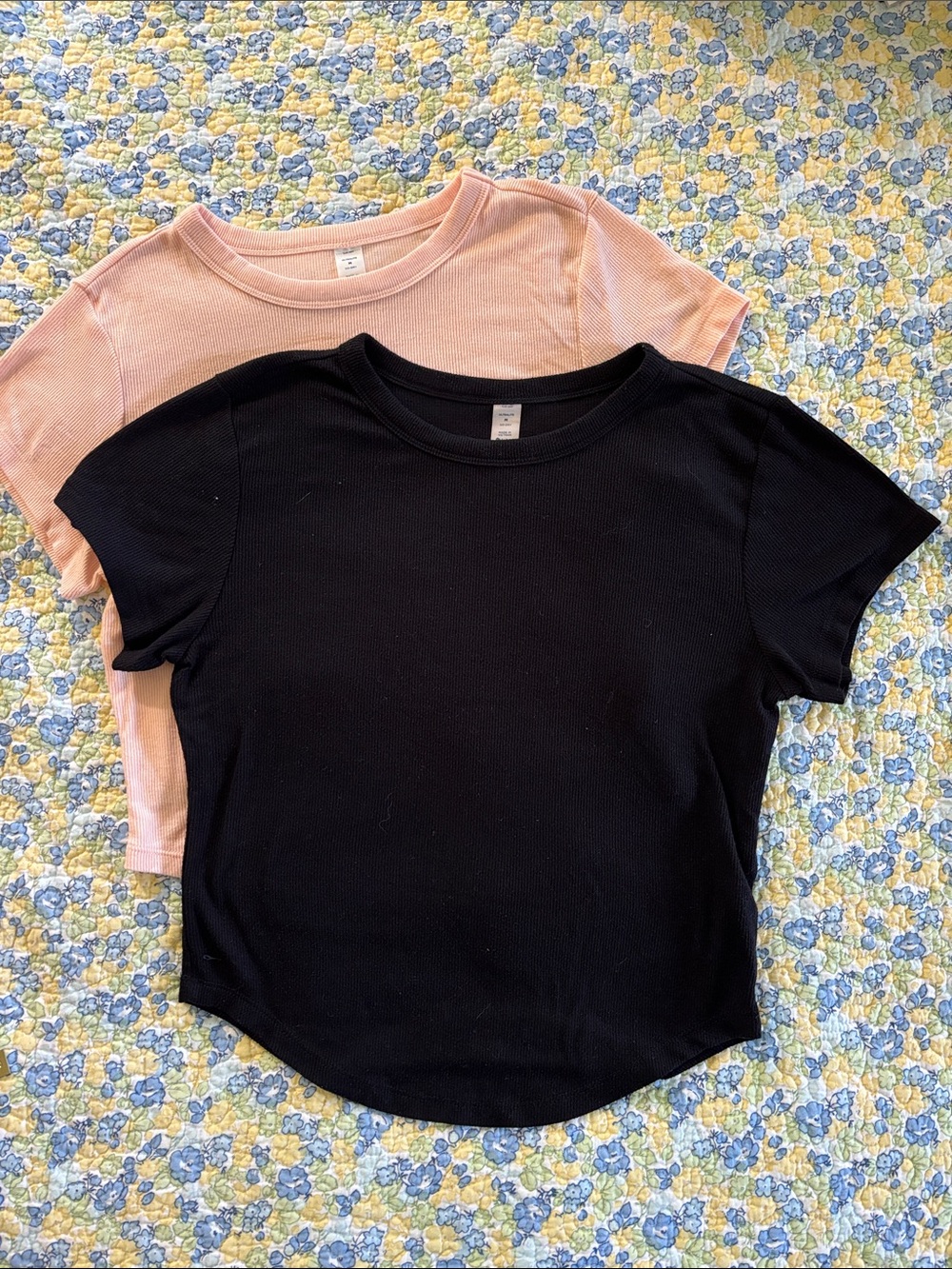 Old Navy Black & Peach Short Sleeve Ultralite Go-Dry Crewneck Tee